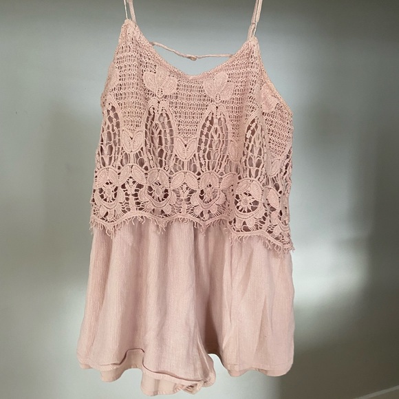 Blush Crochet Romper - Picture 5 of 9